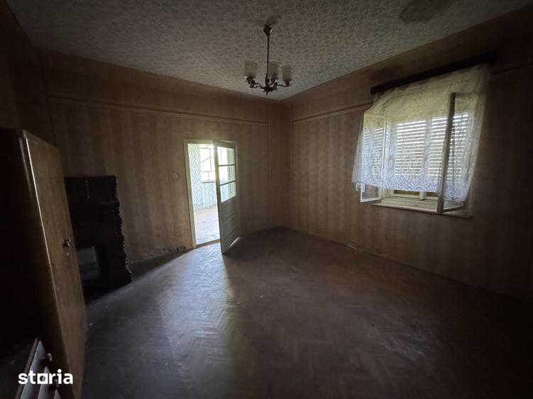 Casă cu 3 camere cu Teren 3649 Mp în Păulești