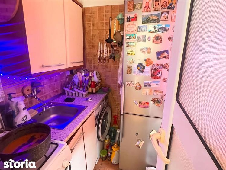 Apartament cu 3 camere semidecomandat în Vest