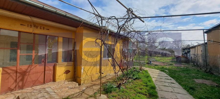 Casă individuală cu 5 camere cu Canalizare în Central