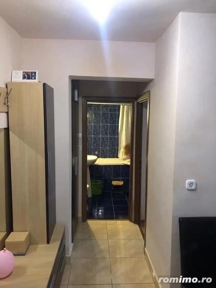 Garsonieră decomandată în Eroii Revoluției