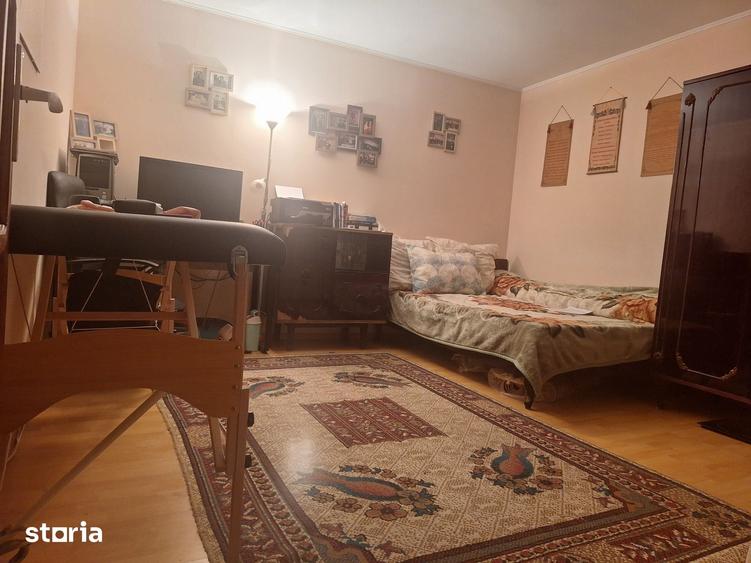 Casă cu 5 camere cu Teren 211 Mp în Inel II