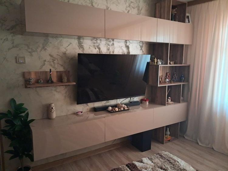Apartament cu 3 camere decomandat în Exterior Vest