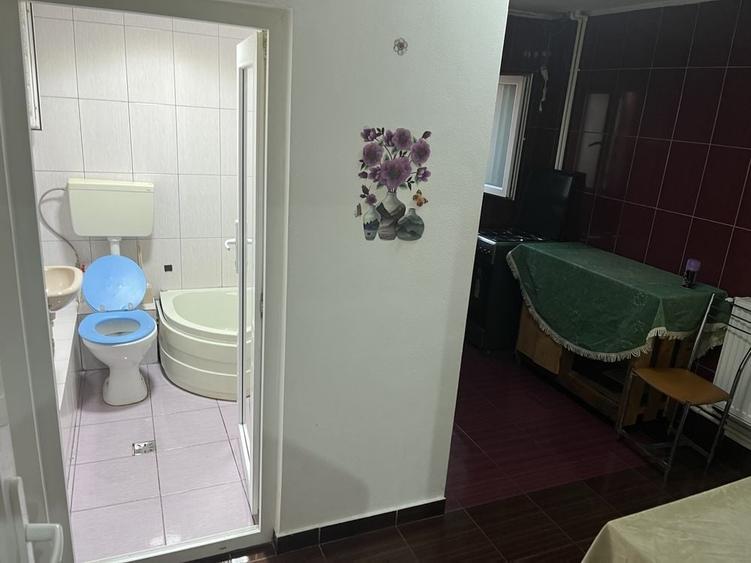 Garsonieră decomandată în Central