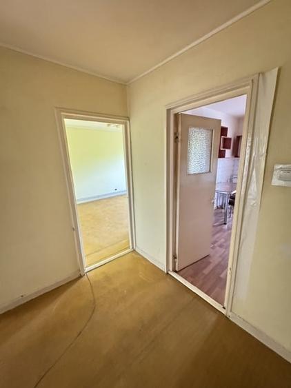 Apartament cu 3 camere decomandat, mobilat în Mioriței