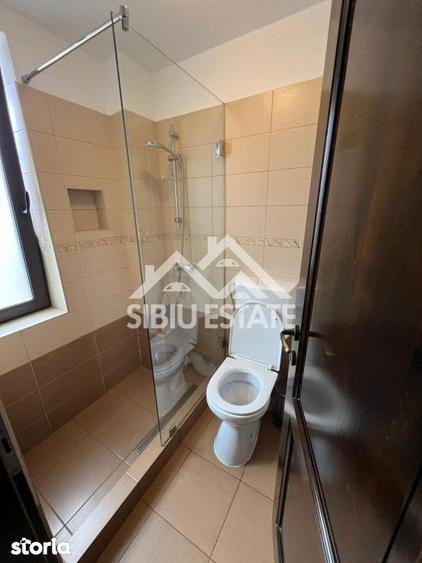 Casă cu 4 camere cu Teren 215 Mp în Central