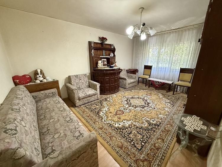 Apartament cu 3 camere decomandat în Popoveni