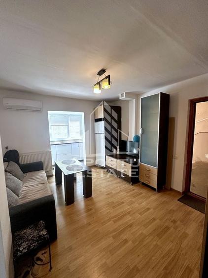 Apartament cu 3 camere decomandat în Girocului