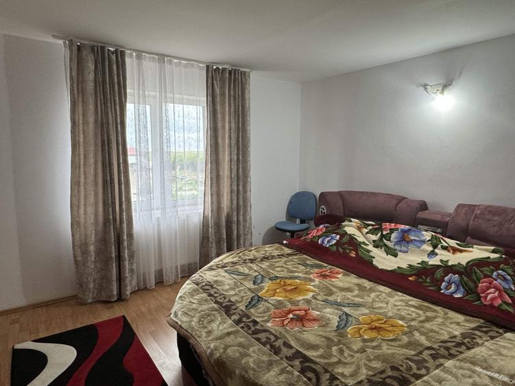 Casă individuală cu 8 camere cu Teren 1000 Mp în Radomirești