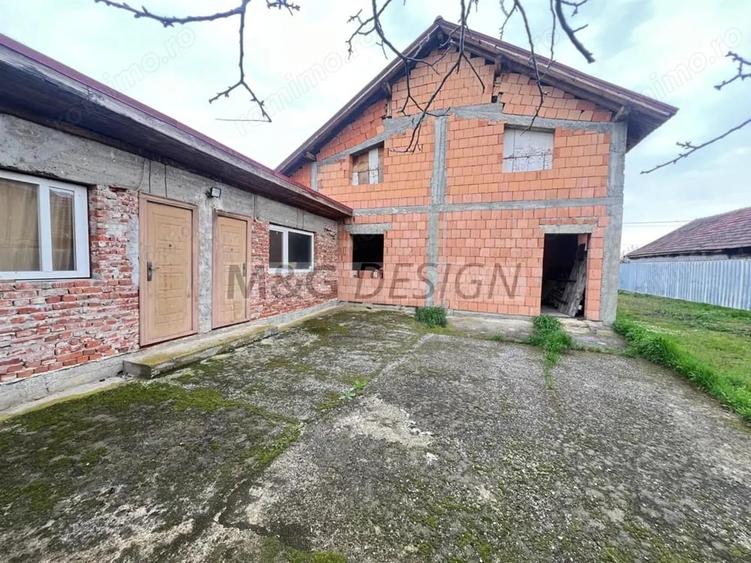 Casă cu 6 camere cu Teren 1325 Mp în Uliuc
