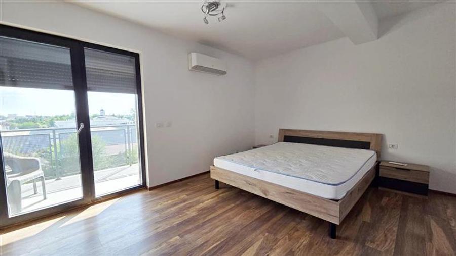 Apartament cu 3 camere decomandat în Dumbrăvița