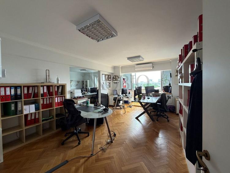 Apartament cu 3 camere decomandat în Calea Victoriei