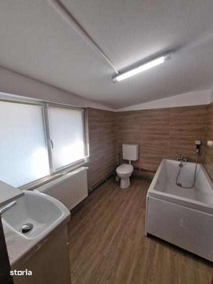 Casă cu 6 camere cu Teren 165 Mp în Vatra Luminoasă