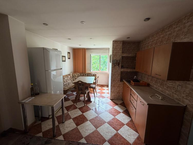 2 camere de vânzare în zona Gorjului | Bloc vechi - 14
