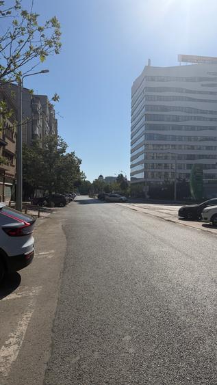 Apartament cu 4 camere decomandat în P-ța Muncii