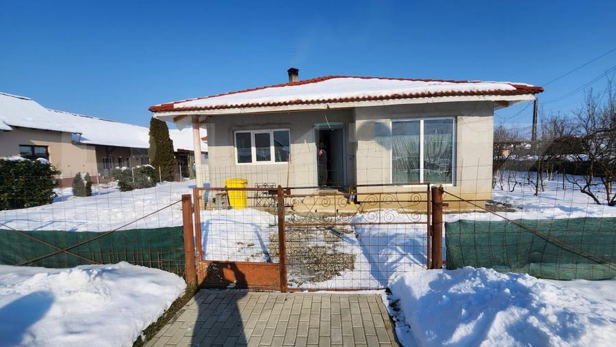 Casă individuală cu 4 camere cu Canalizare în Exterior Sud