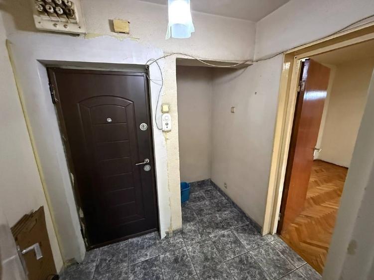 Apartament cu 4 camere semidecomandat în Titan