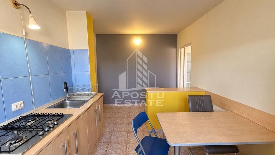 Apartament cu 3 camere semidecomandat, mobilat în Girocului