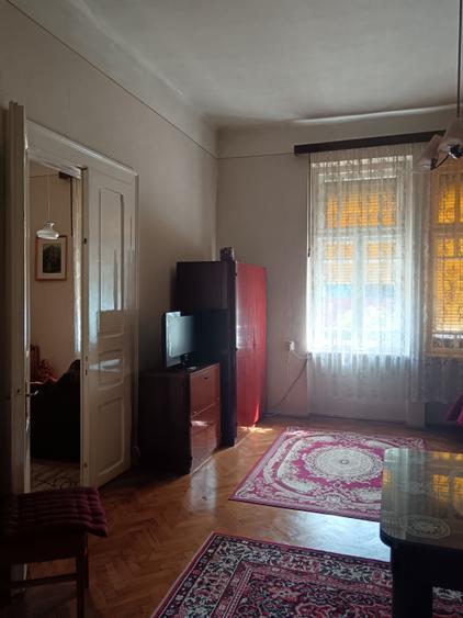 Casă cu 2 camere cu Garaj în Central