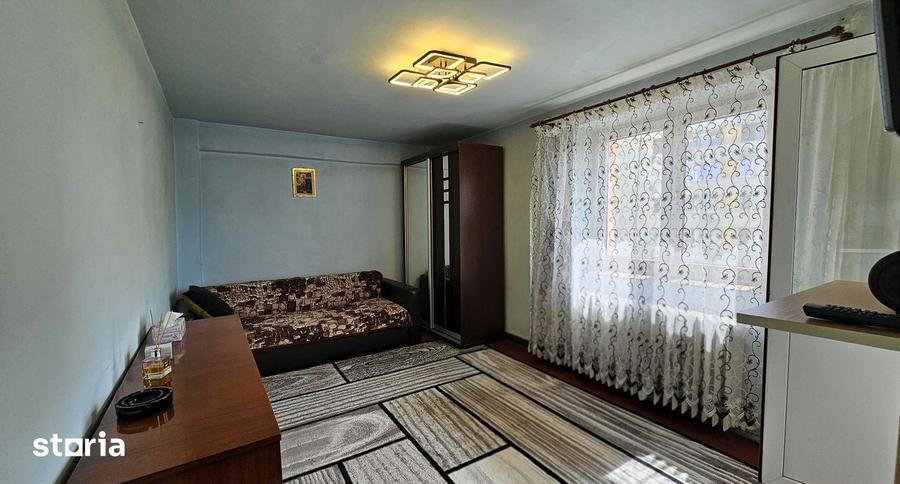 Apartament cu 2 camere, mobilat în Tei