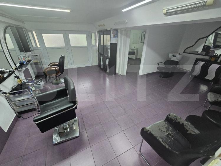 Casă individuală cu 9 camere cu Canalizare în Cetate