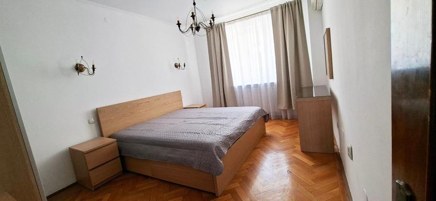 Apartament cu 5 camere decomandat, mobilat în Floreasca