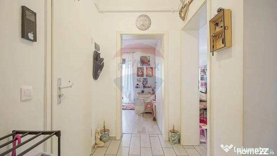 Apartament cu 3 camere decomandat în Tractorul