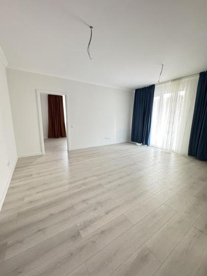 Apartament cu 3 camere semidecomandat în Florești — fotografia 1