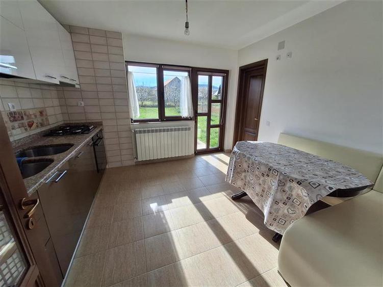 Casă individuală cu 4 camere cu Teren 1000 Mp în 9 Mai