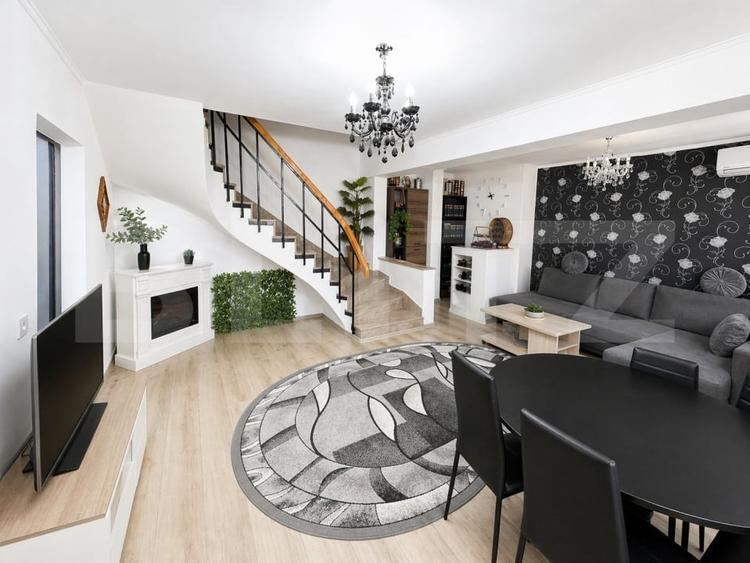Apartament cu 5 camere decomandat, mobilat în Cetate
