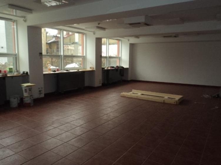 Casă individuală cu 17 camere cu Canalizare în Dacia