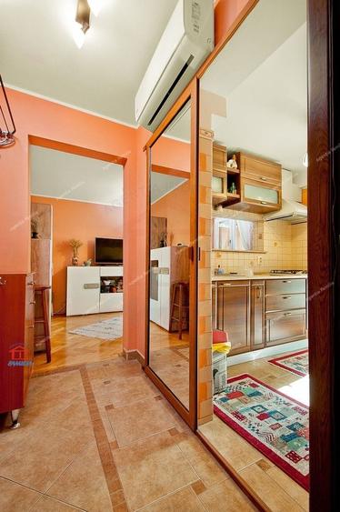 Apartament cu 4 camere semidecomandat, mobilat în Micro 20