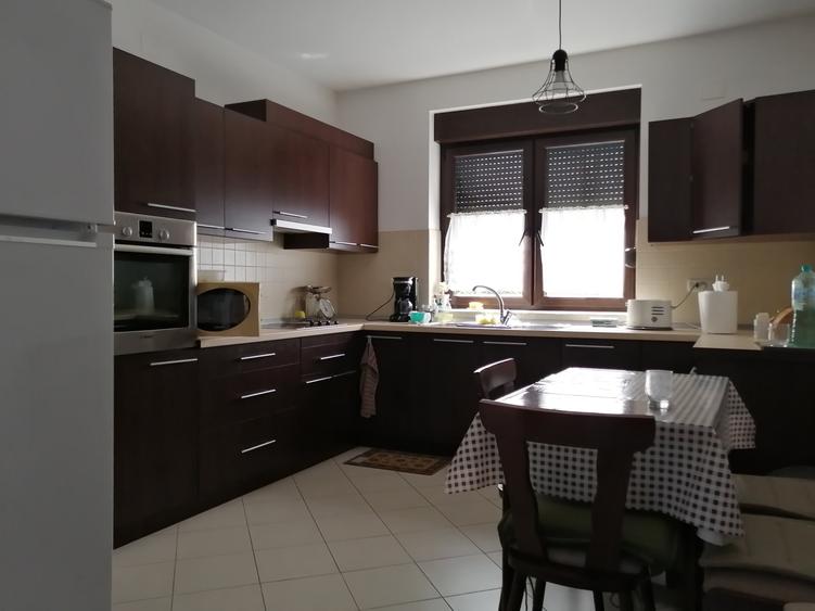 Casă individuală cu 5 camere cu Garaj în Dumbrăvița