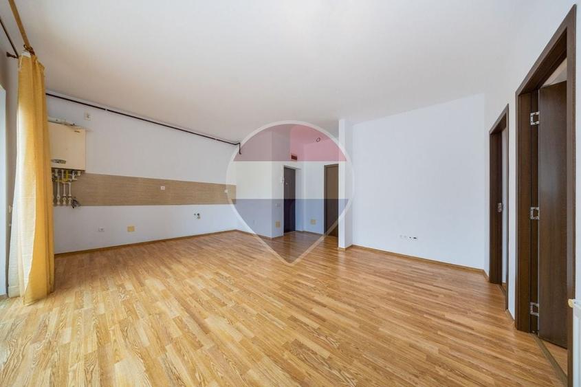 Apartament cu 3 camere semidecomandat în Sânpetru