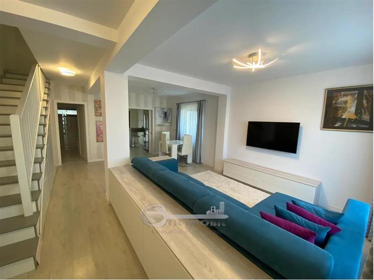 Duplex cu 4 camere cu Teren 250 Mp în Bucium