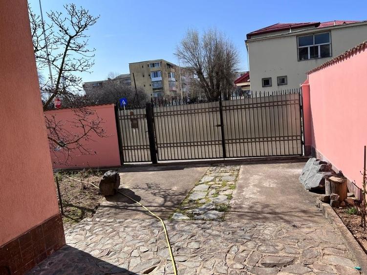 Casă cu 4 camere în 9 Mai