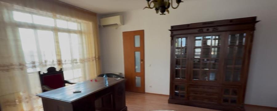 Apartament cu 5 camere decomandat în Domenii