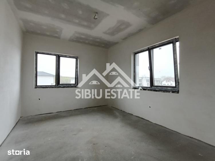 Casă cu 5 camere cu Teren 400 Mp în Șelimbăr