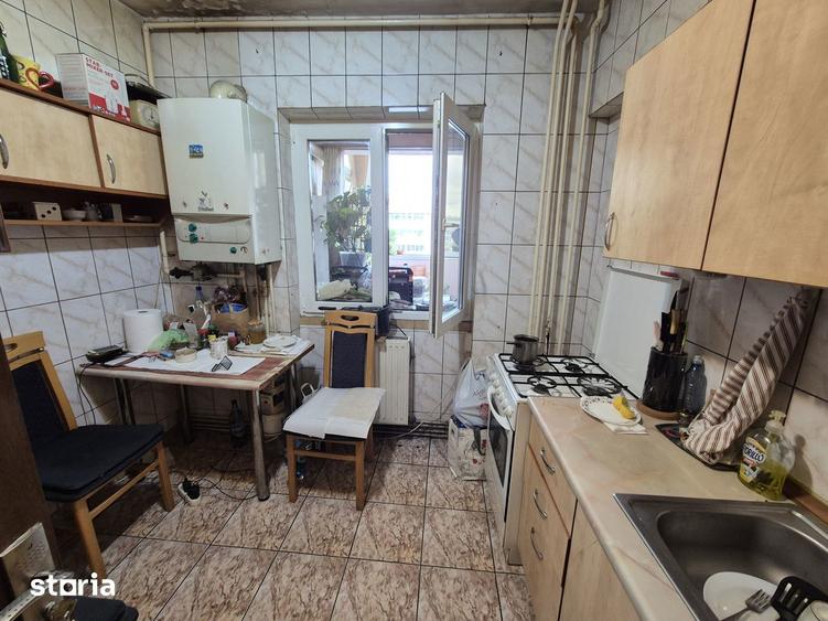 Apartament cu 3 camere decomandat în Grivița