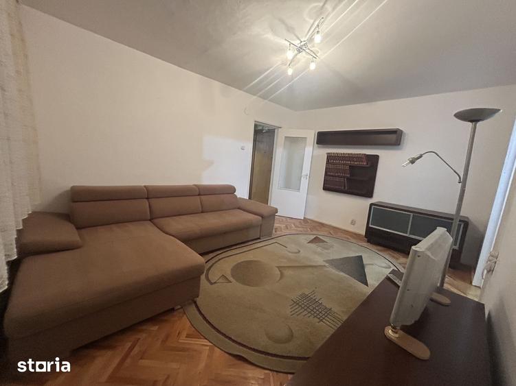 Apartament cu 3 camere semidecomandat în Est