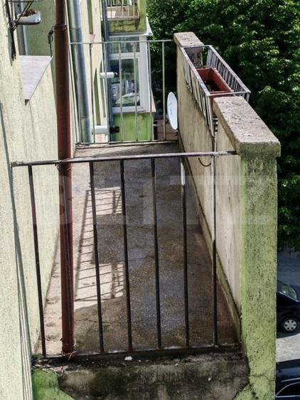 Apartament cu 3 camere semidecomandat în Botizului
