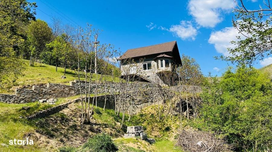 Casă cu 4 camere în Central