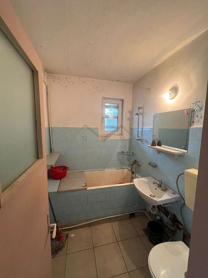 Apartament cu 2 camere semidecomandat în Podu Roș