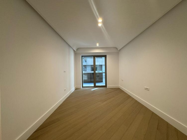 Apartament cu 3 camere semidecomandat în Iancu Nicolae