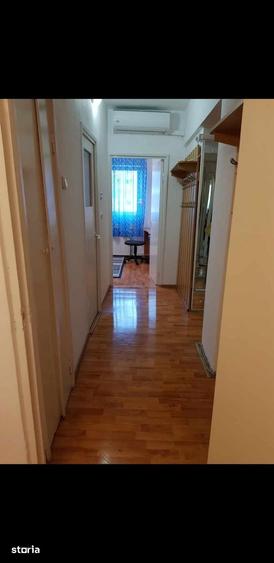 Apartament cu 3 camere în Tractorul