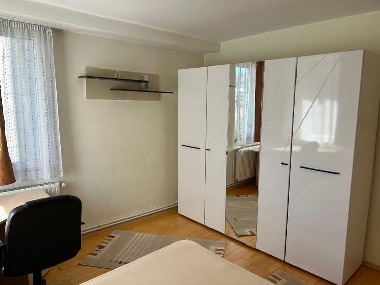 Apartament cu 3 camere decomandat, mobilat în Centrul Civic