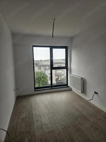 Apartament cu 4 camere decomandat în Dobroești