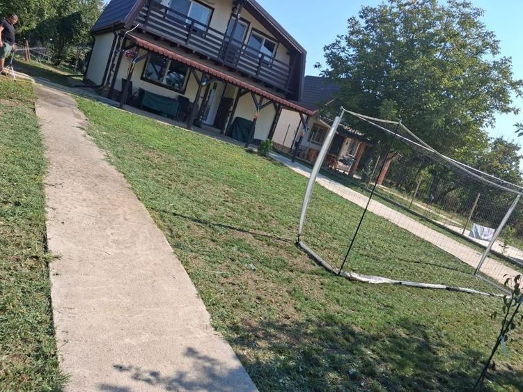 Casă cu 4 camere în Prunaru