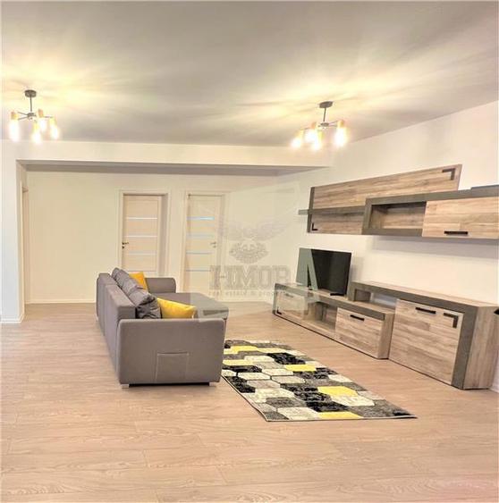 Apartament cu 3 camere semidecomandat, mobilat în Central
