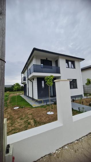 Casă cu 4 camere cu Teren 430 Mp în Berceni