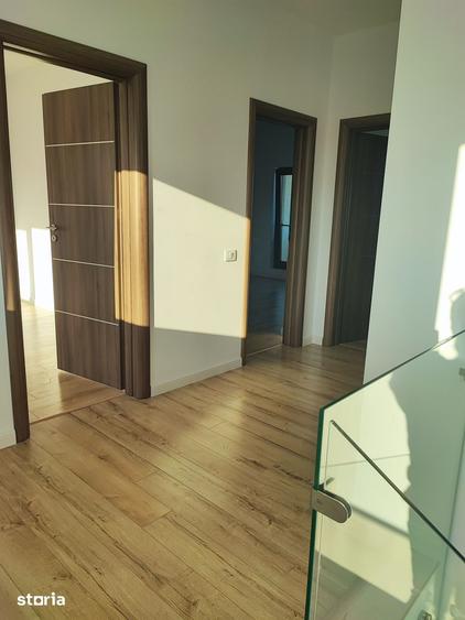 Casă cu 5 camere cu Teren 301 Mp în Nuci